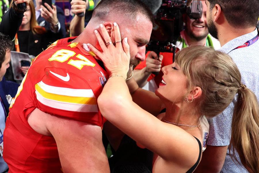 Taylor Swift y Travis Kelce festejan el triunfo de los Chiefs en el Super Bowl 2024