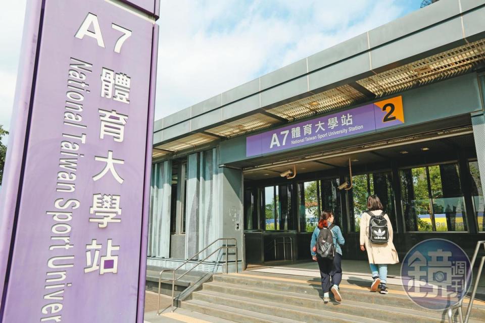 邱皙穎曾因桃園機場捷運A7站土地整合案，遭法院判賠1190萬元給建商。