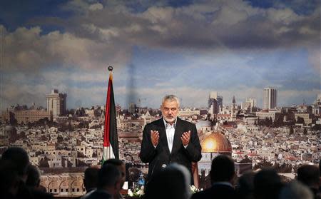 Ismail Haniyeh, prime minister of the Hamas Gaza government, prays before delivering a speech in Gaza City October 19, 2013. REUTERS/Mohammed Salem