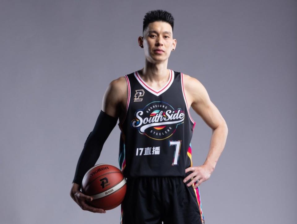 P.LEAGUE+高雄17直播鋼鐵人9日宣布，台裔球星林書豪12日確定在主場鳳山體育館上陣，1、2樓座位的球迷都可以拿到林書豪專屬應援T恤。（高雄17直播鋼鐵人提供／中央社）