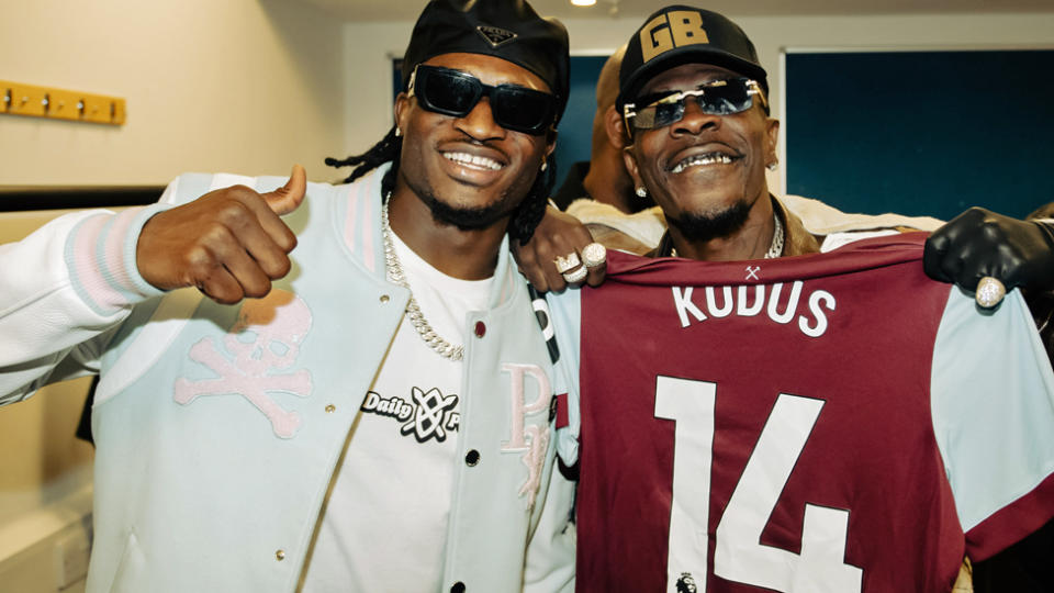 West Ham footballer Mohammed Kudus (L) with Shatta Wale (R)