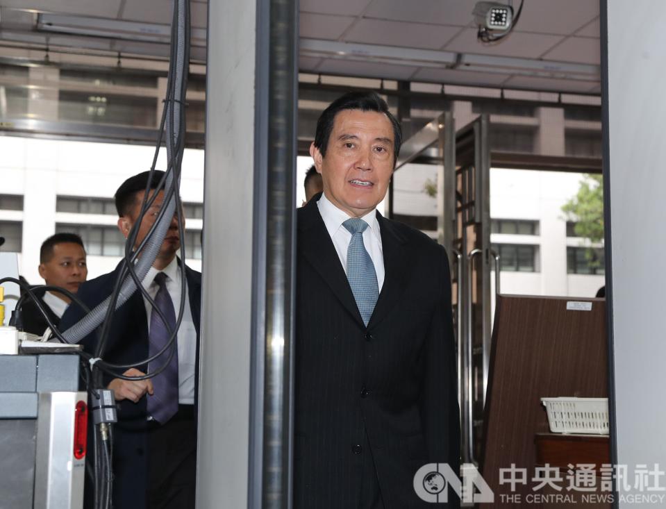 台灣高等法院22日審理前總統馬英九被控洩密案，前總統馬英九出庭應訊。(中央社)