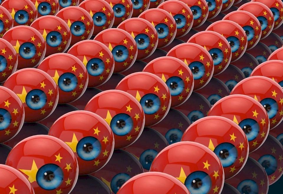 中國海關人員抽查入境人士電子設備近年偶有聽聞，現在分別在於以法律授權，合理化侵犯個人隱私的行為。(圖: julientromeur/pixabay)