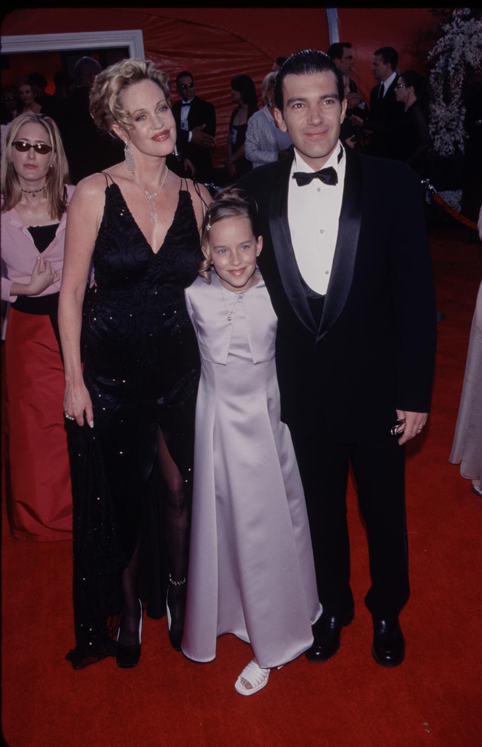 Melanie Griffith, Dakota Johnson, and Antonio Banderas at the 72nd Annual Academy Awards  (Photo by The LIFE Picture Collection via Getty Images)