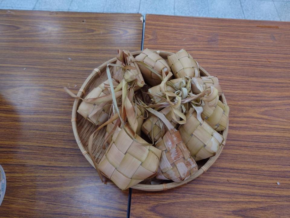 老師們製作的印尼開齋節最具代表性食物Ketupat