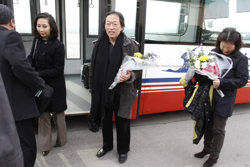 South Korean conductor Chung Myung-whun, center, arrives at Pyongyang airport, in North Korea Tuesday Feb. 28, 2012. Chung, of the Seoul Philharmonic Orchestra, is to rehearse with North Korea's Unhasu Orchestra before the musicians make a trip to Paris for a rare joint performance with the Radio France Philharmonic Orchestra next month. (AP Photo/Kim Kwang Hyon)