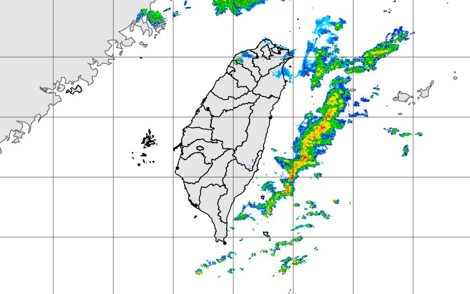 華南雲雨區東移，北部及東北部地區降雨機率增，下半天起中南部地區降雨機率越晚越高，入夜後全臺有雨。（圖：氣象署網站）