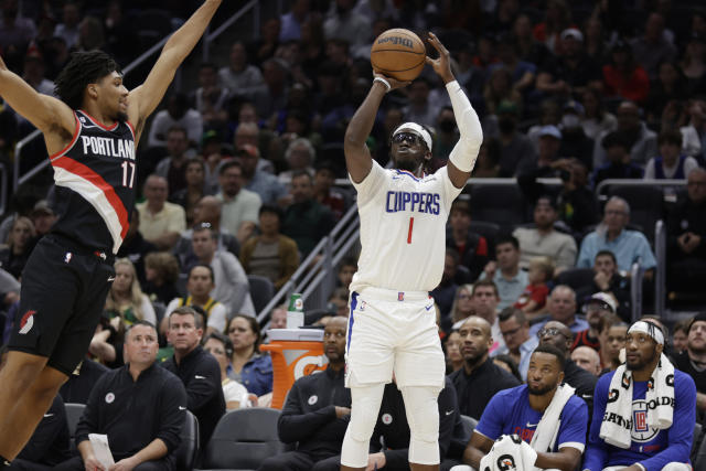 Reggie Jackson officially re-signs with Clippers