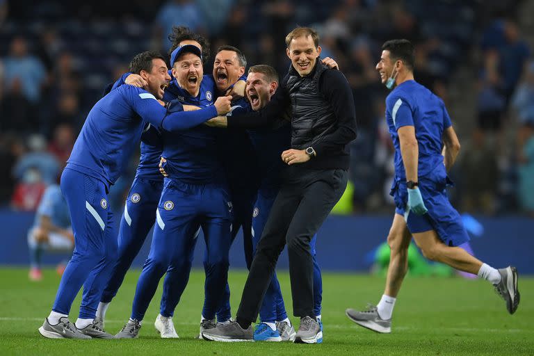 Lo que pudo hacer en agosto se le dio nueve meses más tarde: Thomas Tuchel festeja ser el diseñador del campeón de Europa.