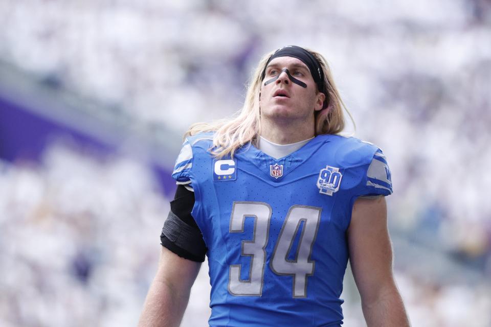 Lions linebacker Alex Anzalone looks on prior to the game against the Vikings on Sunday, Dec. 24, 2023, in Minneapolis.