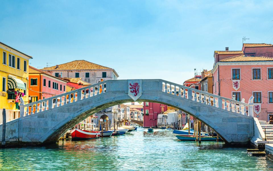 The Ponte Vigo bridge is located in the historic center of the city of Chioggia