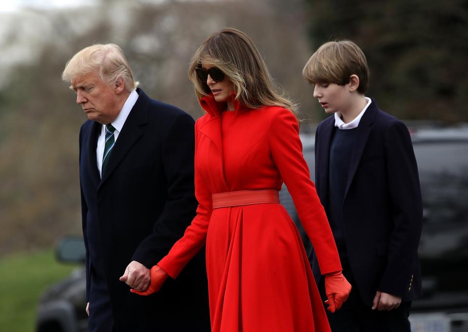 <p>Melania est tombée enceinte de son fils Barron environ six mois après leur mariage en grandes pompes. Mais, certaines sources ont révélé que Donald avait une condition : que Melania retrouve la ligne. Elle a effectivement signé un contrat « promettant que tout retourne bien à sa place ».<br>[Photo : Getty] </p>