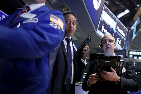 Traders work on the floor of the New York Stock Exchange December 1, 2015. REUTERS/Brendan McDermid