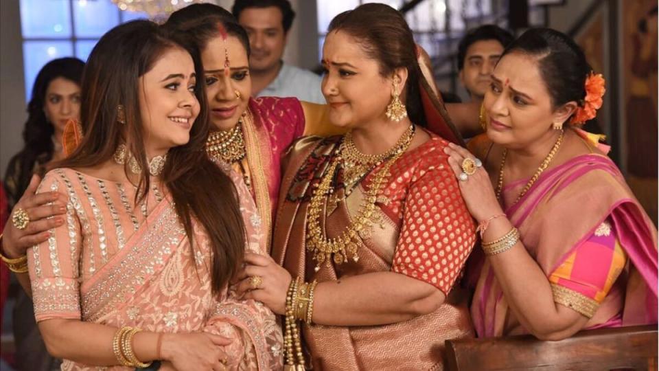 Gopi Bahu Porn Video - Saath Nibhaana Saathiya 2: Here's When Devoleena Bhattacharjee aka Gopi Bahu  And the Modi Parivaar Will Make An Exit From the Show!