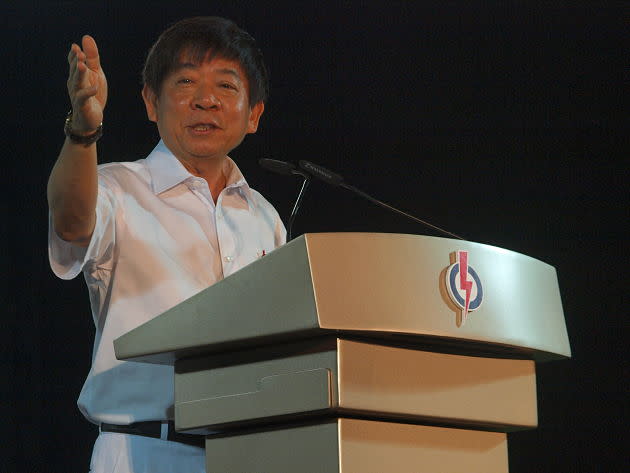 Khaw Boon Wan, minister for national development, giving a speech in 2012 urging voters to look forward to a new future in Hougang with PAP candidate Desmond Choo. (Yahoo! Singapore/ Alvin Ho)