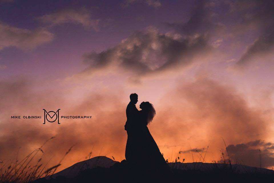 These wedding photos in front of an active volcano are breathtakingly beautiful