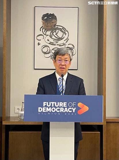  陳建仁在立陶宛舉行的民主論壇上發表演說，分享台灣的民主經驗與成果。（圖／外交部提供）
