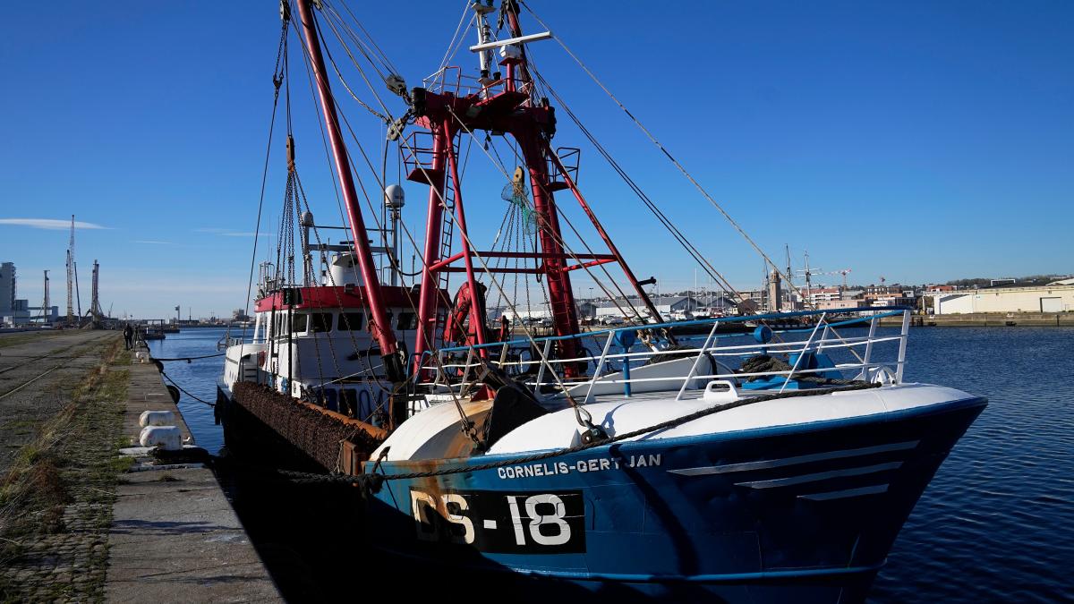 UK fishing boat remains detained in France despite Cabinet minister's claim