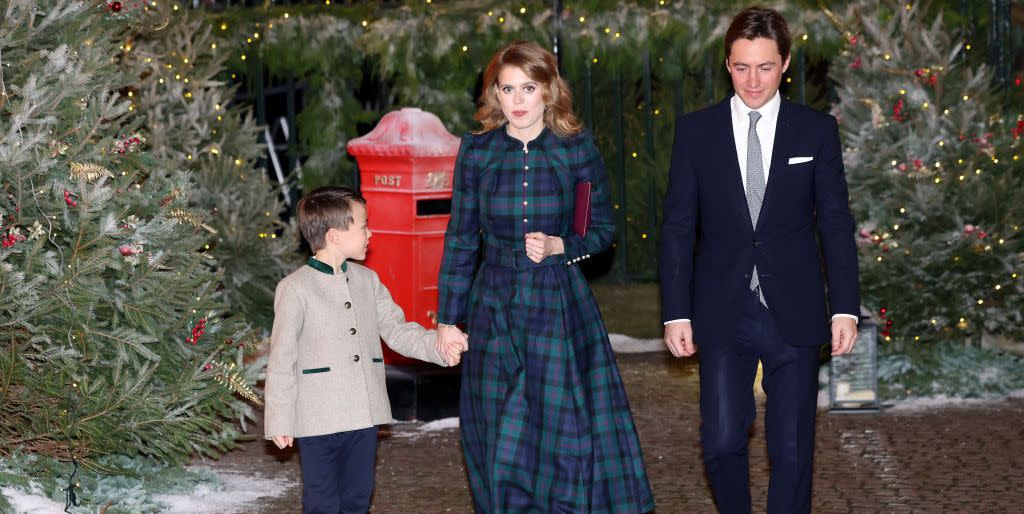 the royal family attend carol service