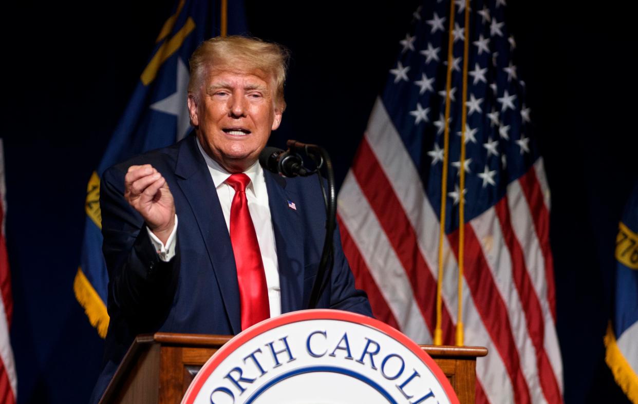 El ex presidente de los Estados Unidos, Donald Trump, se dirige a la convención estatal NCGOP el 5 de junio de 2021 en Greenville, Carolina del Norte. (Getty Images)