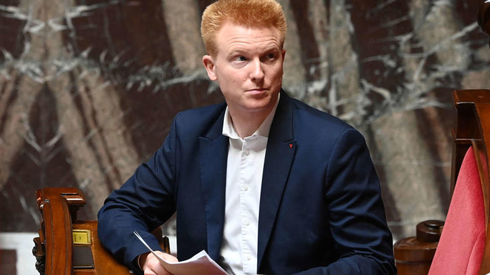 Deux jours après la reprise des travaux de l’Assemblée nationale, le député du Nord Adrien Quatennens a été aperçu au Palais Bourbon. Sa première apparition au Palais Bourbon depuis sa condamnation pour violences conjugales.