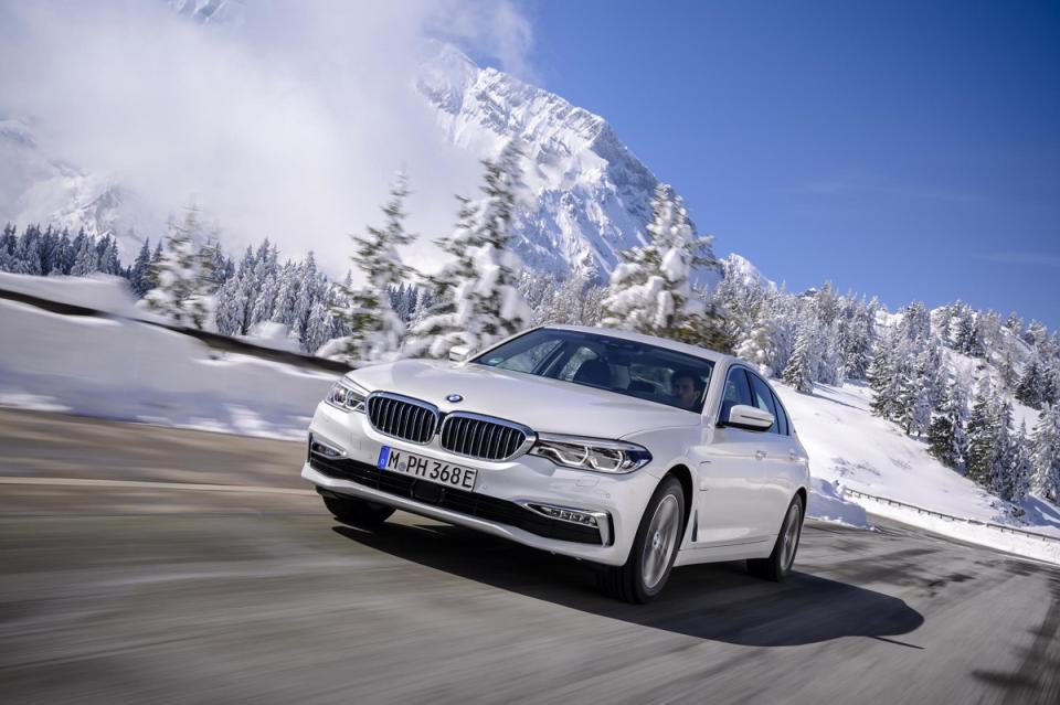 P90256332_highRes_the-new-bmw-530e-ipe.jpg