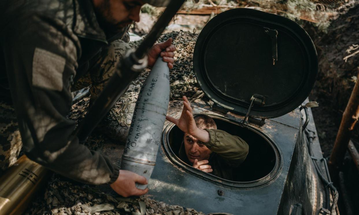 <span>Ukrainian soldiers load artillery rounds in Lyman, Donetsk region.</span><span>Photograph: Anadolu/Getty Images</span>