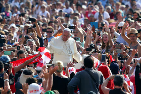 Pope Francis waves as he arrives to lead the weekly audience at the Vatican, September 14, 2016. REUTERS/Alessandro Bianchi