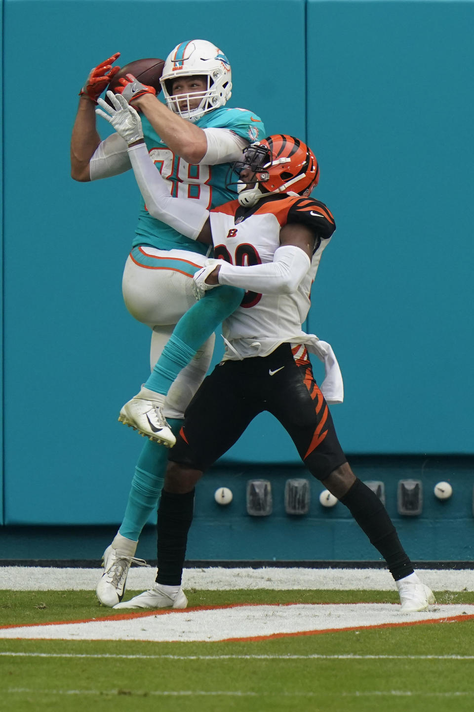 Miami Dolphins tight end Mike Gesicki (88) grabs a pass for a touchdown as Cincinnati Bengals cornerback LeShaun Sims (38) defends, during the second half of an NFL football game, Sunday, Dec. 6, 2020, in Miami Gardens, Fla. (AP Photo/Lynne Sladky)