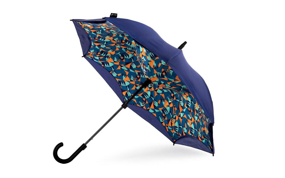 The KAZbrella’s exterior stays dry after use due to the way it unfolds