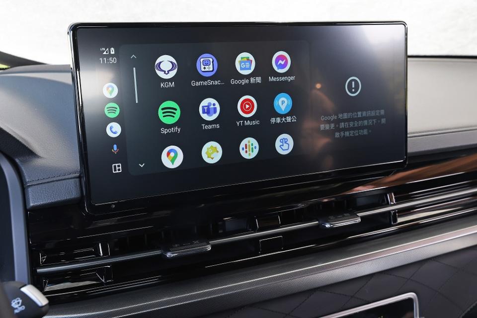 新年式車型將中控螢幕升級至12.3吋，Apple CarPlay/Android Auto連接也沒缺少。