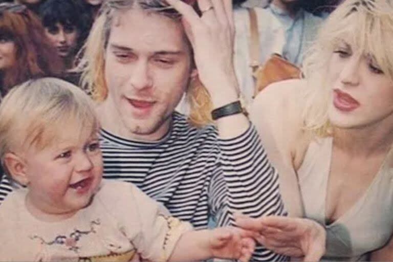 La hija de Kurt Cobain y Courtney Love junto a sus padres (Foto: ARCHIVO)