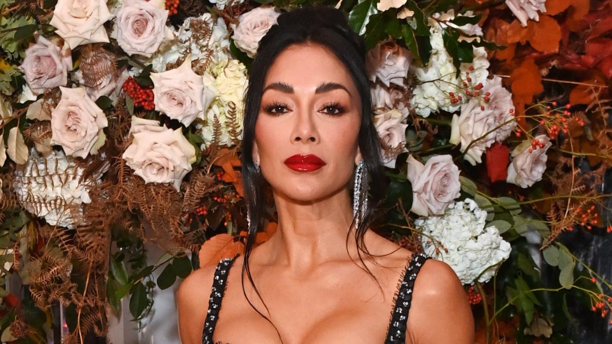 nicole scherzinger in black dress at evening standard awards 