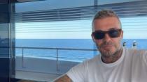 <p>El ex jugador del Real Madrid y su mujer se encuentran disfrutando del verano en un barco como buenos famosos. El parece estar desconectando pero Victoria parece que "no descansa". Beckham ha querido plasmar en sus redes el momento justo de su mujer haciendo deporte frente al mar. </p><p><a href="https://www.instagram.com/p/CgM2En_ov8b/" rel="nofollow noopener" target="_blank" data-ylk="slk:See the original post on Instagram" class="link ">See the original post on Instagram</a></p>