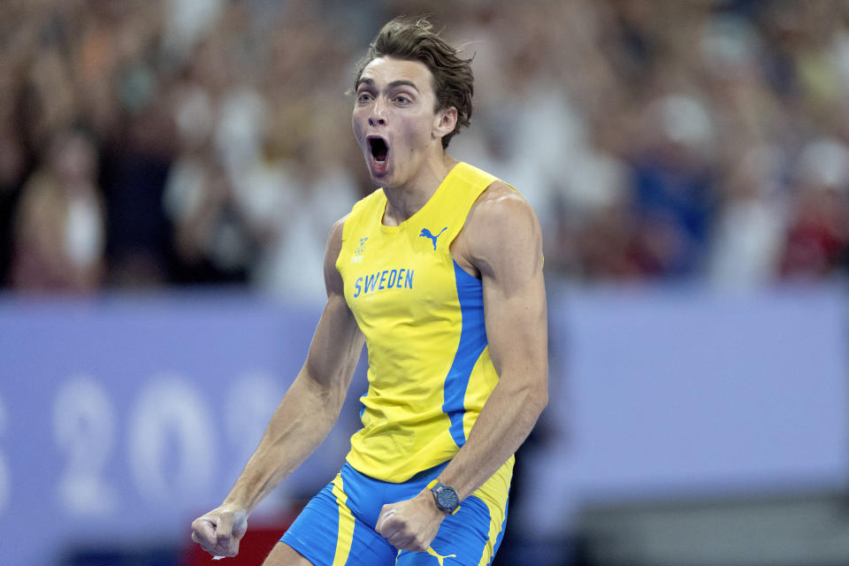 Mondo Duplantis breaks pole vault world record in goldmedal