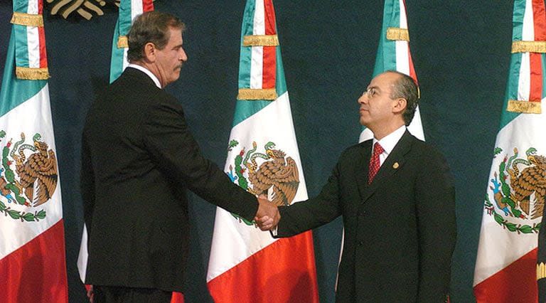 Calderón y Vicente Fox durante el traspaso de mando 
