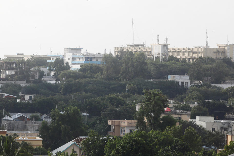 索馬利亞警方表示，青年黨槍手昨晚8時左右衝進摩加迪休（Mogadishu）邦德爾區（Bondhere District）玫瑰別墅（Villa Rose）飯店，警方已展開「消滅」行動。（路透社）
