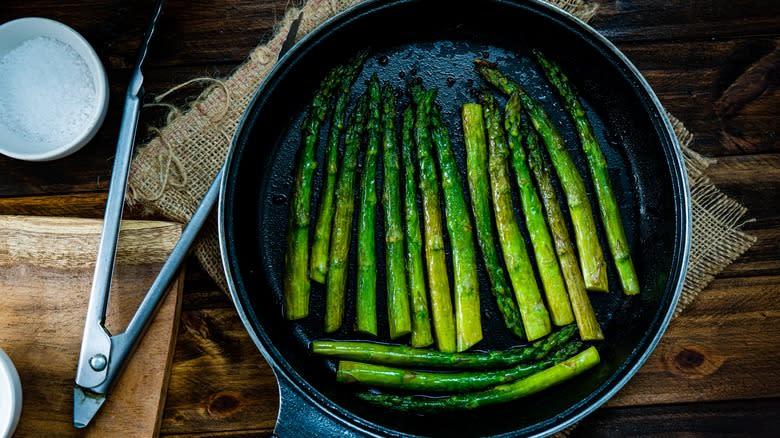 Cooked asparagus in pan