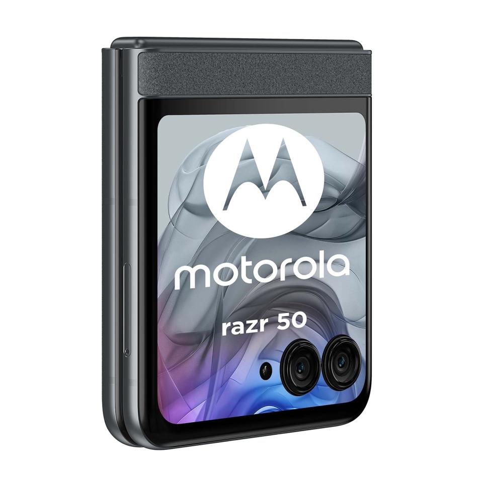 <p>Alleged leaked product images of Motorola’s 2024 foldable phone.</p> 