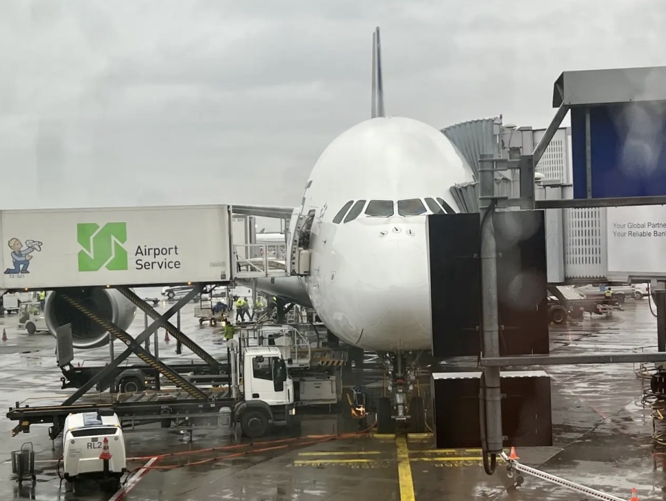Das Modell A380 von Singapore Airlines wird in Frankfurt startklar gemacht. - Copyright: Taylor Rains / Business Insider
