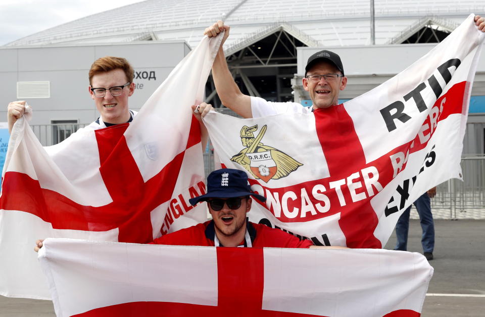 <p>Supporters of England arrive </p>