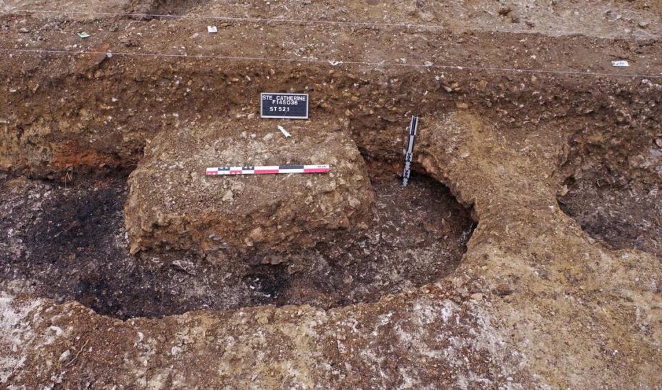 A potter’s kiln, complete with ventilation for hot gases, was discovered.