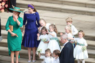<p>Los looks de niños y niñas iban conjuntados por un elemento en común, una banda verde de estampado floral diseñada por Mark Bradford.</p> 