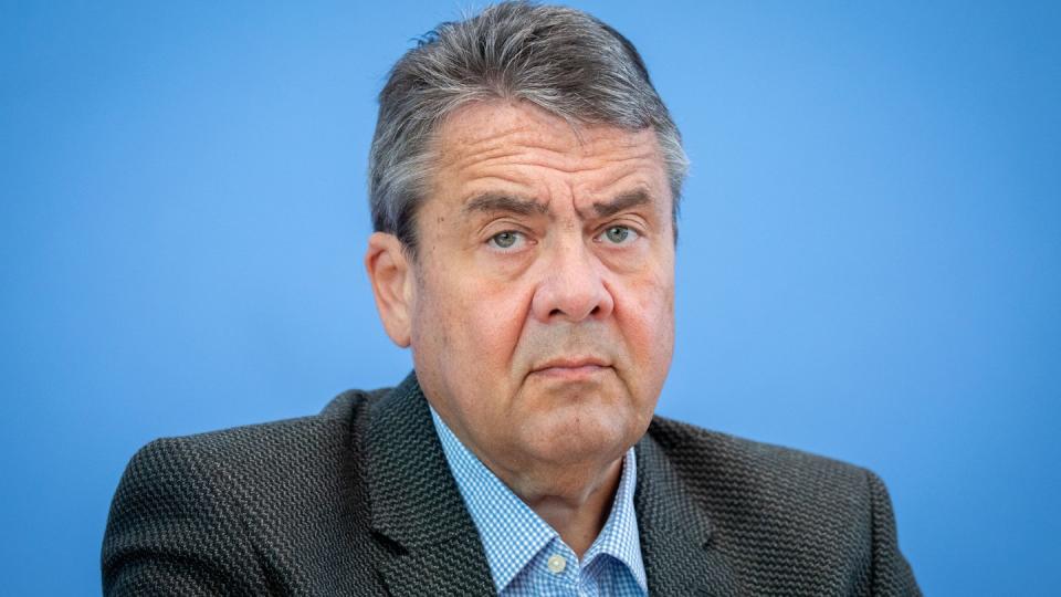 Der frühere SPD-Vorsitzende Sigmar Gabriel will einem Medienbericht zufolge nicht wieder für den Bundestag kandidieren. Foto: Kay Nietfeld