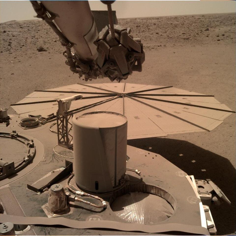 insight robot on mars covered in brown dust