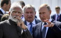 Russian President Putin and Indian Prime Minister Modi visit the Zvezda shipyard