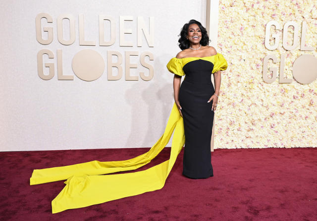 Sheryl Lee Ralph Goes Purple With Dramatic Shawl on 'Stephen Colbert