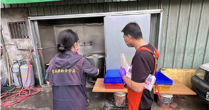 台中知名爌肉飯「南屯蕭」傳食安疑慮，台中市衛生局獲報後立刻前往稽查。（圖／台中市政府提供）