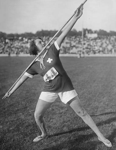 Francesca Pianzola, ganadora de la medalla de oro en lanzamiento de jabalina en los Juegos Mundiales femeninos de París de 1922. <a href="https://en.wikipedia.org/wiki/File:Francesca_Pianzola_1922.jpg" rel="nofollow noopener" target="_blank" data-ylk="slk:Agece Rol/Wikimedia Commons;elm:context_link;itc:0;sec:content-canvas" class="link ">Agece Rol/Wikimedia Commons</a>