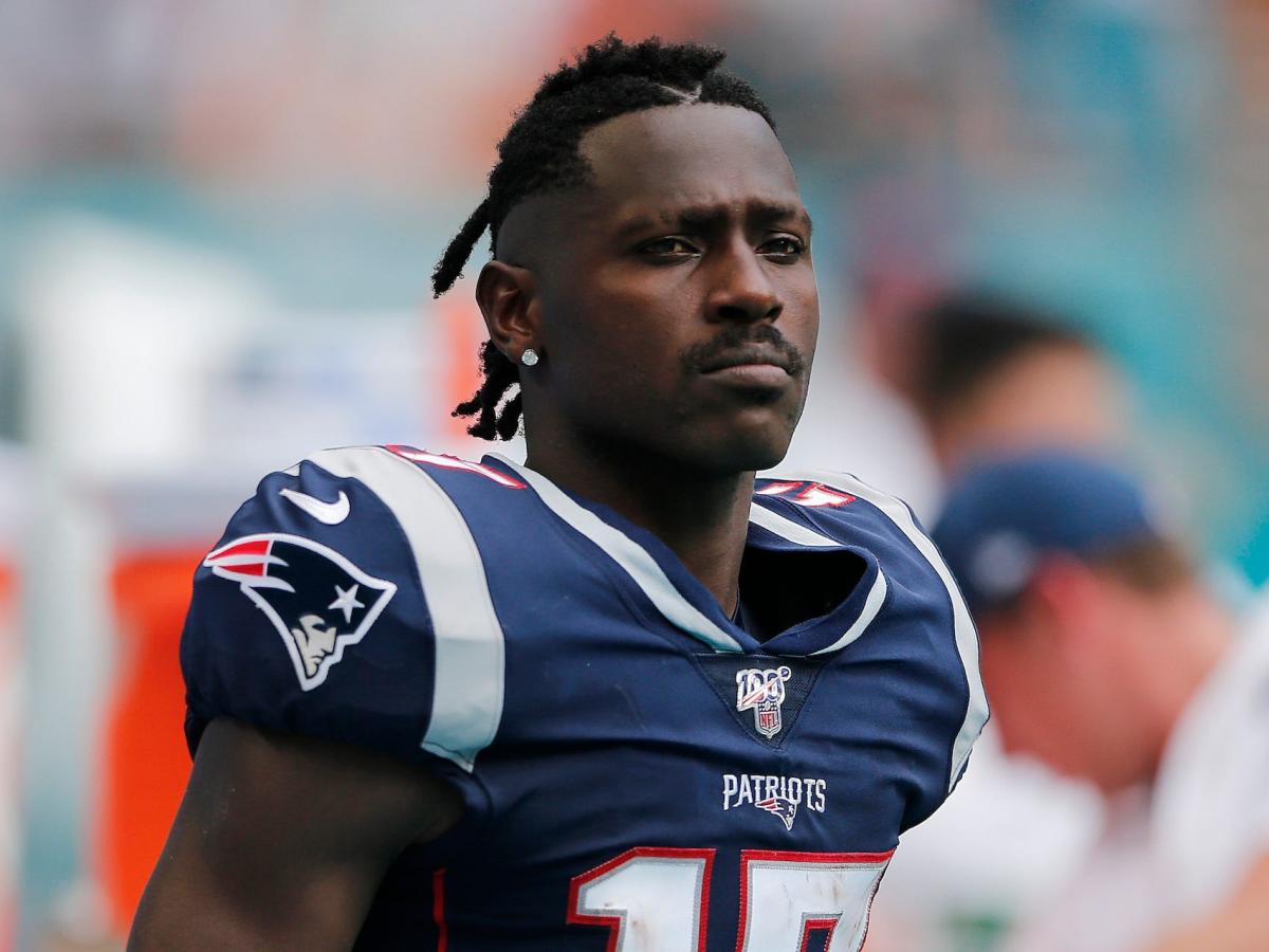 Antonio Brown shades former teammate Tom Brady amid Gisele